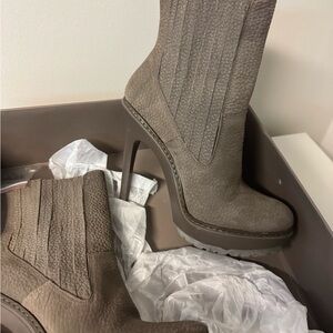 BCBGMaxAzria Virginia Tumbled Napa Taupe Textured Heeled Boots women’s 7.5 - new